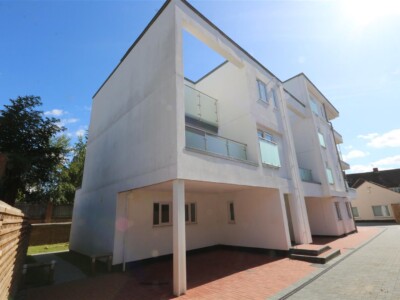Waterside, Crayford, Dartford – £350,000